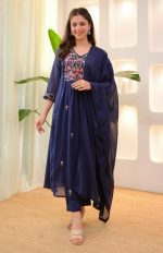 KLOSIA Women Embroidery Solid Anarkali Kurta and Pant Set with Dupatta - Image 7