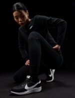 Nike Womens Waffle Debut Sneakers - Image 2