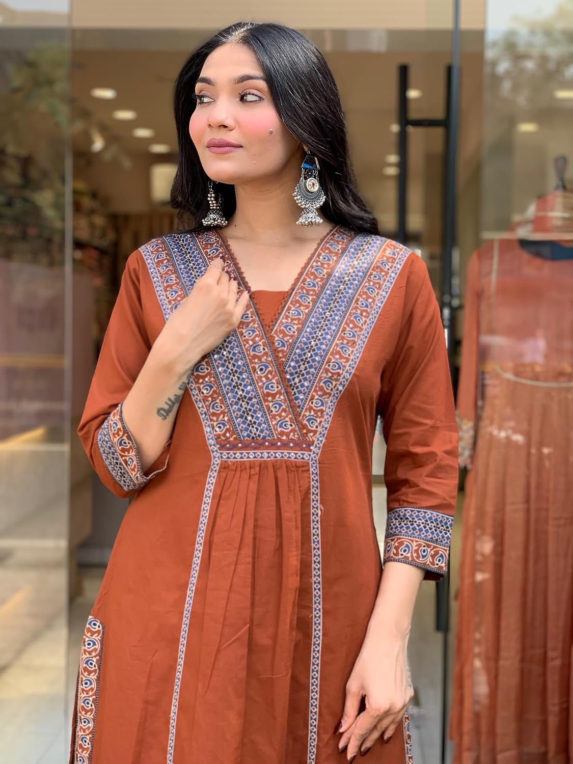 71zpQEiPYL._SL1500_.jpg MEERA FAB Women Floral Printed Pure Cotton Straignt V-Neck Kurta with Trousers & Dupatta - Image 1