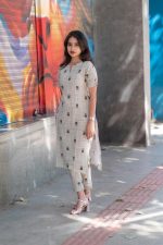 ANNI DESIGNER Women's Rayon Viscose Straight Printed Kurta with Pant - Image 3