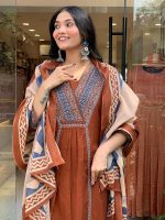 MEERA FAB Women Floral Printed Pure Cotton Straignt V-Neck Kurta with Trousers & Dupatta - Image 4