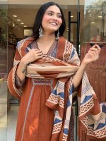 MEERA FAB Women Floral Printed Pure Cotton Straignt V-Neck Kurta with Trousers & Dupatta - Image 2