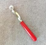 MEGHPREET Tracing Wheel Sewing Tool, Plastic Handle, Needle Point, Professional Stitch Marking Spacer for Arts and Leather (1 Piece)